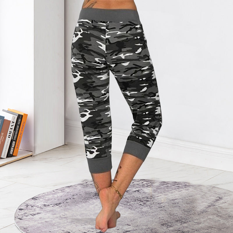 Pantalon capris à cordon de serrage et imprimé camouflage