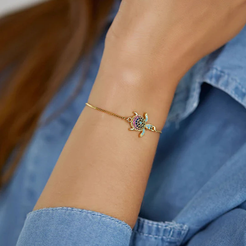 Bracelet mignon petite tortue incrusté de zircons