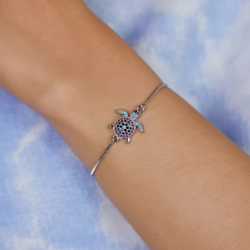 Bracelet mignon petite tortue incrusté de zircons